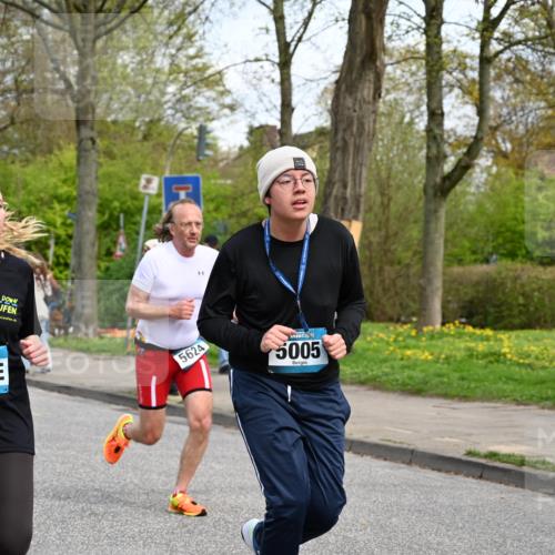 12.04.2026 - 45. Internationalen Wilhelmsburger Insellauf J. Mangold http://msf.ph/oto/9513704 12.04.2026 13:09:42 Ziel 5108, 4288, 5190, 3121, 2337, 3056, 2688, 4776, 2689, 5095, 3571, 5760, 3019, 3440, 5761, 4335, 3807, 4794, 2687, 5090, 5256, 4419, 5454, 5624, 5005, 5624, 5005, 3557, 3729, 3890, 5282, 2072, 5130, 3004, 2103, 5089, 2001, 4116, 2743, 3673, 4961, 3919, 3793, 3549, 5646, 5287, 4910, 4278, 4935, 2129, 2982, 2121 meine-sportfotos.de