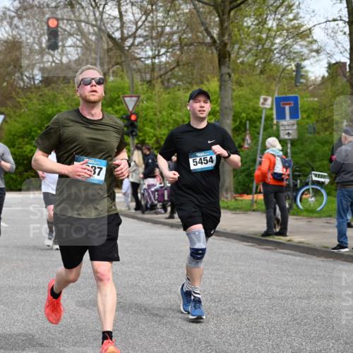 12.04.2026 - 45. Internationalen Wilhelmsburger Insellauf J. Mangold http://msf.ph/oto/9513715 12.04.2026 13:09:44 Ziel 4288, 5190, 3121, 2337, 3056, 2688, 4776, 2689, 5095, 3571, 5760, 3019, 3440, 5761, 4335, 3807, 4794, 2687, 5090, 5256, 4419, 5454, 5624, 5005, 3557, 3557, 3729, 3890, 5282, 2072, 5130, 3004, 2103, 5089, 2001, 4116, 2743, 2743, 3673, 4961, 3919, 3793, 3549, 5646, 5287, 4910, 4278, 4935, 2129, 2982, 2121 meine-sportfotos.de