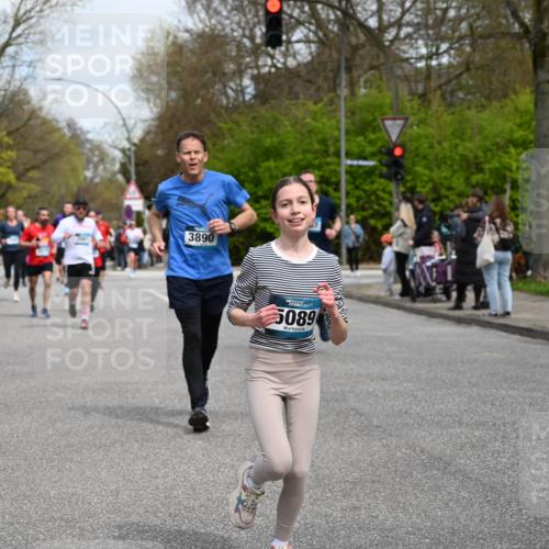 12.04.2026 - 45. Internationalen Wilhelmsburger Insellauf J. Mangold http://msf.ph/oto/9513748 12.04.2026 13:09:48 Ziel 3056, 2688, 4776, 2689, 5095, 3571, 5760, 3019, 3440, 5761, 4335, 3807, 4794, 2687, 5090, 5256, 4419, 5454, 5624, 5005, 3557, 3729, 3890, 3890, 5282, 2072, 5130, 3004, 2103, 5089, 2001, 4116, 2743, 3673, 4961, 3919, 3793, 3549, 5646, 5287, 5646, 5287, 4910, 4278, 4935, 2129, 2982, 2121, 2289, 4250 meine-sportfotos.de