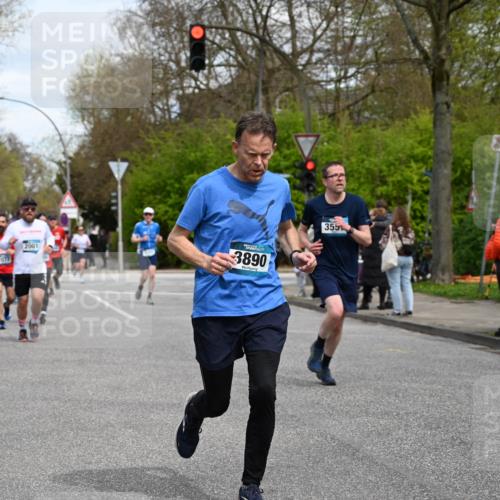 12.04.2026 - 45. Internationalen Wilhelmsburger Insellauf J. Mangold http://msf.ph/oto/9513757 12.04.2026 13:09:49 Ziel 2688, 4776, 2689, 5095, 3571, 5760, 3019, 3440, 5761, 4335, 3807, 4794, 2687, 5090, 5256, 4419, 5454, 5624, 5005, 3557, 3729, 3890, 5282, 5282, 2072, 5130, 3004, 2103, 5089, 2001, 4116, 2743, 3673, 4961, 3919, 3793, 3549, 5646, 5287, 4910, 4278, 4935, 2129, 2982, 2121, 2289, 4250 meine-sportfotos.de