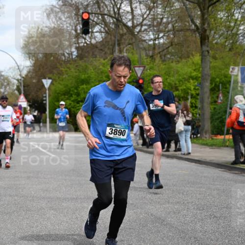 12.04.2026 - 45. Internationalen Wilhelmsburger Insellauf J. Mangold http://msf.ph/oto/9513758 12.04.2026 13:09:49 Ziel 2688, 4776, 2689, 5095, 3571, 5760, 3019, 3440, 5761, 4335, 3807, 4794, 2687, 5090, 5256, 4419, 5454, 5624, 5005, 3557, 3729, 3890, 5282, 5282, 2072, 5130, 3004, 2103, 5089, 2001, 4116, 2743, 3673, 4961, 3919, 3793, 3549, 5646, 5287, 4910, 4278, 4935, 2129, 2982, 2121, 2289, 4250 meine-sportfotos.de