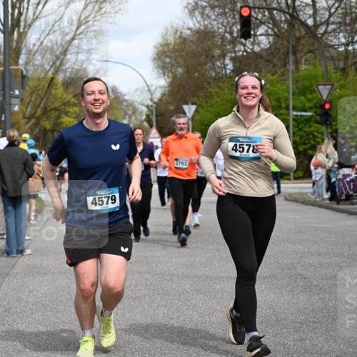 12.04.2026 - 45. Internationalen Wilhelmsburger Insellauf J. Mangold http://msf.ph/oto/9513843 12.04.2026 13:10:02 Ziel 3807, 4794, 2687, 5090, 5256, 4419, 5454, 5624, 5005, 3557, 3729, 3890, 5282, 2072, 5130, 3004, 2103, 5089, 2001, 4116, 2743, 3673, 4961, 3919, 3793, 3549, 5646, 5287, 4910, 4910, 4278, 4935, 2129, 2982, 2121, 2289, 4250, 5612, 5612, 3338, 5704, 4578, 4579, 4356, 3445, 3446, 4562, 3654, 3269, 4552, 3285, 3288, 5444, 5443, 5830, 5259, 3407, 3948, 3949 meine-sportfotos.de