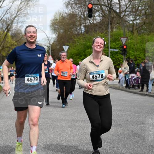 12.04.2026 - 45. Internationalen Wilhelmsburger Insellauf J. Mangold http://msf.ph/oto/9513845 12.04.2026 13:10:02 Ziel 3807, 4794, 2687, 5090, 5256, 4419, 5454, 5624, 5005, 3557, 3729, 3890, 5282, 2072, 5130, 3004, 2103, 5089, 2001, 4116, 2743, 3673, 4961, 3919, 3793, 3549, 5646, 5287, 4910, 4910, 4278, 4935, 2129, 2982, 2121, 2289, 4250, 5612, 5612, 3338, 5704, 4578, 4579, 4356, 3445, 3446, 4562, 3654, 3269, 4552, 3285, 3288, 5444, 5443, 5830, 5259, 3407, 3948, 3949 meine-sportfotos.de