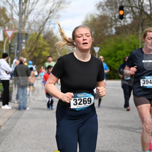 12.04.2026 - 45. Internationalen Wilhelmsburger Insellauf J. Mangold http://msf.ph/oto/9514013 12.04.2026 13:10:25 Ziel 5646, 5287, 4910, 4278, 4935, 2129, 2982, 2121, 2289, 4250, 5612, 3338, 5704, 4578, 4579, 4356, 3445, 3446, 4562, 3654, 3269, 4552, 3285, 3288, 5444, 5443, 5830, 5259, 3407, 3407, 3948, 3949, 4540, 2315, 5494, 4909, 5004, 4969, 5762, 4769, 4798, 4134, 4799, 5681, 5681, 2897, 3462, 5160, 5768, 3243, 4916, 5161, 3211, 5584, 4770, 5246, 2926, 2927 meine-sportfotos.de