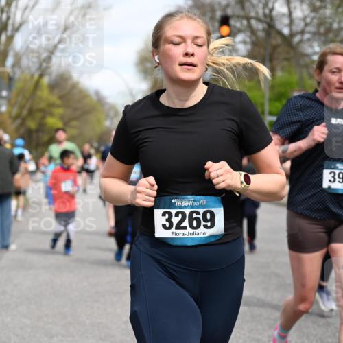 12.04.2026 - 45. Internationalen Wilhelmsburger Insellauf J. Mangold http://msf.ph/oto/9514016 12.04.2026 13:10:25 Ziel 5646, 5287, 4910, 4278, 4935, 2129, 2982, 2121, 2289, 4250, 5612, 3338, 5704, 4578, 4579, 4356, 3445, 3446, 4562, 3654, 3269, 4552, 3285, 3288, 5444, 5443, 5830, 5259, 3407, 3407, 3948, 3949, 4540, 2315, 5494, 4909, 5004, 4969, 5762, 4769, 4798, 4134, 4799, 5681, 5681, 2897, 3462, 5160, 5768, 3243, 4916, 5161, 3211, 5584, 4770, 5246, 2926, 2927 meine-sportfotos.de