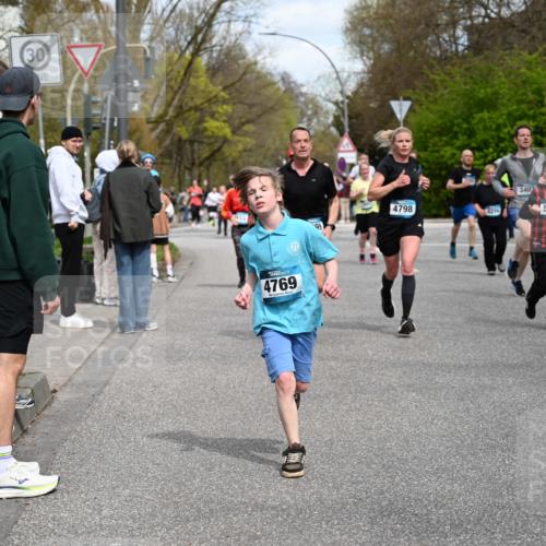 12.04.2026 - 45. Internationalen Wilhelmsburger Insellauf J. Mangold http://msf.ph/oto/9514045 12.04.2026 13:10:33 Ziel 2289, 4250, 5612, 3338, 5704, 4578, 4579, 4356, 3445, 3446, 4562, 3654, 3269, 4552, 3285, 3288, 5444, 5443, 5830, 5259, 3407, 3948, 3949, 4540, 2315, 5494, 4909, 5004, 4969, 5762, 4969, 5762, 4769, 4798, 4134, 4799, 5681, 2897, 3462, 5160, 5768, 3243, 4916, 5161, 3211, 5584, 4770, 4770, 5246, 2926, 2927, 5195, 4692, 5417, 5199, 2889, 2714, 4216, 4895, 3932, 2114, 2519 meine-sportfotos.de