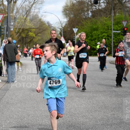 12.04.2026 - 45. Internationalen Wilhelmsburger Insellauf J. Mangold http://msf.ph/oto/9514053 12.04.2026 13:10:33 Ziel 2289, 4250, 5612, 3338, 5704, 4578, 4579, 4356, 3445, 3446, 4562, 3654, 3269, 4552, 3285, 3288, 5444, 5443, 5830, 5259, 3407, 3948, 3949, 4540, 2315, 5494, 4909, 5004, 4969, 5762, 4969, 5762, 4769, 4798, 4134, 4799, 5681, 2897, 3462, 5160, 5768, 3243, 4916, 5161, 3211, 5584, 4770, 4770, 5246, 2926, 2927, 5195, 4692, 5417, 5199, 2889, 2714, 4216, 4895, 3932, 2114, 2519 meine-sportfotos.de