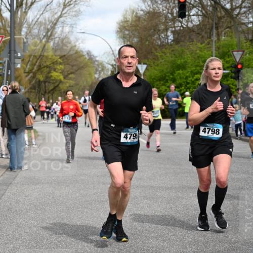 12.04.2026 - 45. Internationalen Wilhelmsburger Insellauf J. Mangold http://msf.ph/oto/9514057 12.04.2026 13:10:34 Ziel 2289, 4250, 5612, 3338, 5704, 4578, 4579, 4356, 3445, 3446, 4562, 3654, 3269, 4552, 3285, 3288, 5444, 5443, 5830, 5259, 3407, 3948, 3949, 4540, 2315, 5494, 4909, 5004, 4969, 5762, 4769, 4798, 4134, 4799, 5681, 2897, 3462, 5160, 5768, 3243, 4916, 5161, 3211, 5584, 4770, 5246, 5246, 2926, 2927, 5195, 4692, 5417, 5199, 2889, 2714, 4216, 4895, 3932, 2114, 2519, 2113 meine-sportfotos.de