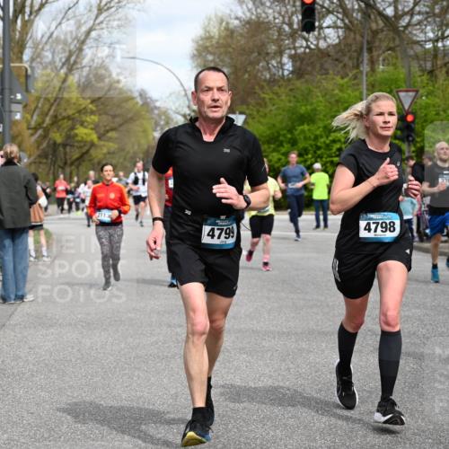 12.04.2026 - 45. Internationalen Wilhelmsburger Insellauf J. Mangold http://msf.ph/oto/9514058 12.04.2026 13:10:35 Ziel 4250, 5612, 3338, 5704, 4578, 4579, 4356, 3445, 3446, 4562, 3654, 3269, 4552, 3285, 3288, 5444, 5443, 5830, 5259, 3407, 3948, 3949, 4540, 2315, 5494, 4909, 5004, 4969, 5762, 4769, 4798, 4769, 4798, 4134, 4799, 5681, 2897, 3462, 5160, 5768, 3243, 4916, 5161, 3211, 5584, 4770, 5246, 2926, 2927, 5195, 4692, 5417, 5199, 2889, 2714, 4216, 4895, 3932, 2114, 2519, 2113 meine-sportfotos.de