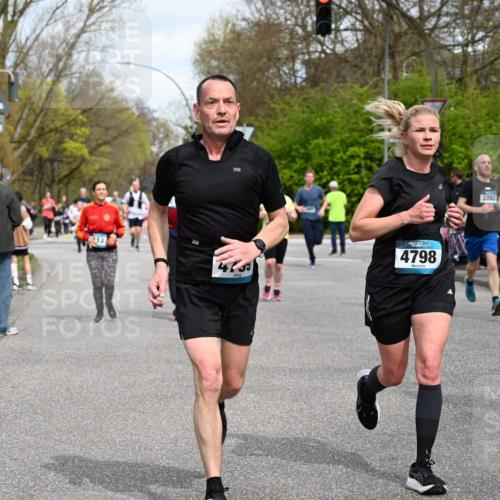 12.04.2026 - 45. Internationalen Wilhelmsburger Insellauf J. Mangold http://msf.ph/oto/9514059 12.04.2026 13:10:35 Ziel 4250, 5612, 3338, 5704, 4578, 4579, 4356, 3445, 3446, 4562, 3654, 3269, 4552, 3285, 3288, 5444, 5443, 5830, 5259, 3407, 3948, 3949, 4540, 2315, 5494, 4909, 5004, 4969, 5762, 4769, 4798, 4769, 4798, 4134, 4799, 5681, 2897, 3462, 5160, 5768, 3243, 4916, 5161, 3211, 5584, 4770, 5246, 2926, 2927, 5195, 4692, 5417, 5199, 2889, 2714, 4216, 4895, 3932, 2114, 2519, 2113 meine-sportfotos.de
