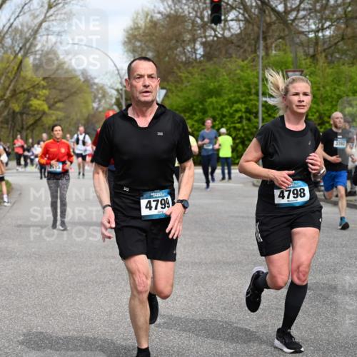 12.04.2026 - 45. Internationalen Wilhelmsburger Insellauf J. Mangold http://msf.ph/oto/9514060 12.04.2026 13:10:35 Ziel 4250, 5612, 3338, 5704, 4578, 4579, 4356, 3445, 3446, 4562, 3654, 3269, 4552, 3285, 3288, 5444, 5443, 5830, 5259, 3407, 3948, 3949, 4540, 2315, 5494, 4909, 5004, 4969, 5762, 4769, 4798, 4769, 4798, 4134, 4799, 5681, 2897, 3462, 5160, 5768, 3243, 4916, 5161, 3211, 5584, 4770, 5246, 2926, 2927, 5195, 4692, 5417, 5199, 2889, 2714, 4216, 4895, 3932, 2114, 2519, 2113 meine-sportfotos.de