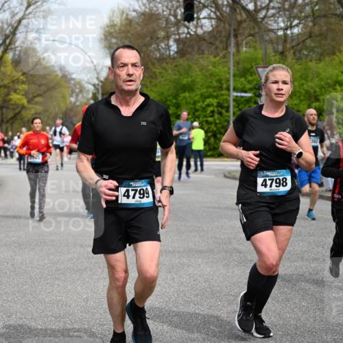 12.04.2026 - 45. Internationalen Wilhelmsburger Insellauf J. Mangold http://msf.ph/oto/9514061 12.04.2026 13:10:35 Ziel 4250, 5612, 3338, 5704, 4578, 4579, 4356, 3445, 3446, 4562, 3654, 3269, 4552, 3285, 3288, 5444, 5443, 5830, 5259, 3407, 3948, 3949, 4540, 2315, 5494, 4909, 5004, 4969, 5762, 4769, 4798, 4769, 4798, 4134, 4799, 5681, 2897, 3462, 5160, 5768, 3243, 4916, 5161, 3211, 5584, 4770, 5246, 2926, 2927, 5195, 4692, 5417, 5199, 2889, 2714, 4216, 4895, 3932, 2114, 2519, 2113 meine-sportfotos.de