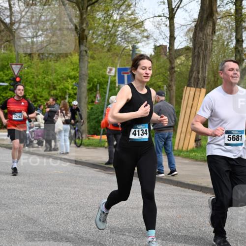 12.04.2026 - 45. Internationalen Wilhelmsburger Insellauf J. Mangold http://msf.ph/oto/9514098 12.04.2026 13:10:41 Ziel 5704, 4578, 4579, 4356, 3445, 3446, 4562, 3654, 3269, 4552, 3285, 3288, 5444, 5443, 5830, 5259, 3407, 3948, 3949, 4540, 2315, 5494, 4909, 5004, 4969, 5762, 4769, 4798, 4134, 4799, 5681, 2897, 3462, 5160, 5768, 5768, 3243, 4916, 5161, 3211, 5584, 4770, 5246, 2926, 2927, 5195, 4692, 5417, 5199, 2889, 2714, 4216, 4895, 3932, 2114, 2519, 2113, 2076, 4106, 3247, 5180 meine-sportfotos.de