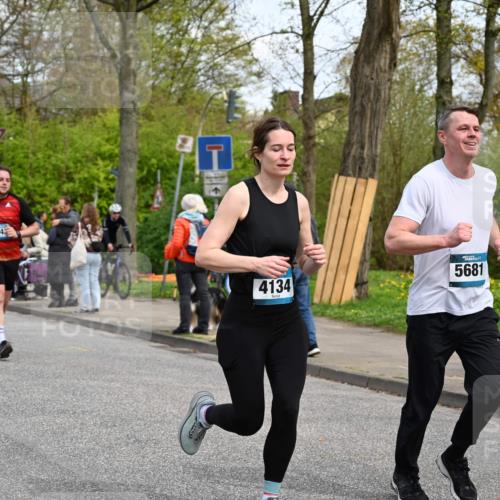 12.04.2026 - 45. Internationalen Wilhelmsburger Insellauf J. Mangold http://msf.ph/oto/9514099 12.04.2026 13:10:41 Ziel 5704, 4578, 4579, 4356, 3445, 3446, 4562, 3654, 3269, 4552, 3285, 3288, 5444, 5443, 5830, 5259, 3407, 3948, 3949, 4540, 2315, 5494, 4909, 5004, 4969, 5762, 4769, 4798, 4134, 4799, 5681, 2897, 3462, 5160, 5768, 5768, 3243, 4916, 5161, 3211, 5584, 4770, 5246, 2926, 2927, 5195, 4692, 5417, 5199, 2889, 2714, 4216, 4895, 3932, 2114, 2519, 2113, 2076, 4106, 3247, 5180 meine-sportfotos.de