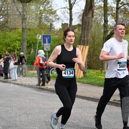 12.04.2026 - 45. Internationalen Wilhelmsburger Insellauf J. Mangold http://msf.ph/oto/9514100 12.04.2026 13:10:41 Ziel 5704, 4578, 4579, 4356, 3445, 3446, 4562, 3654, 3269, 4552, 3285, 3288, 5444, 5443, 5830, 5259, 3407, 3948, 3949, 4540, 2315, 5494, 4909, 5004, 4969, 5762, 4769, 4798, 4134, 4799, 5681, 2897, 3462, 5160, 5768, 5768, 3243, 4916, 5161, 3211, 5584, 4770, 5246, 2926, 2927, 5195, 4692, 5417, 5199, 2889, 2714, 4216, 4895, 3932, 2114, 2519, 2113, 2076, 4106, 3247, 5180 meine-sportfotos.de