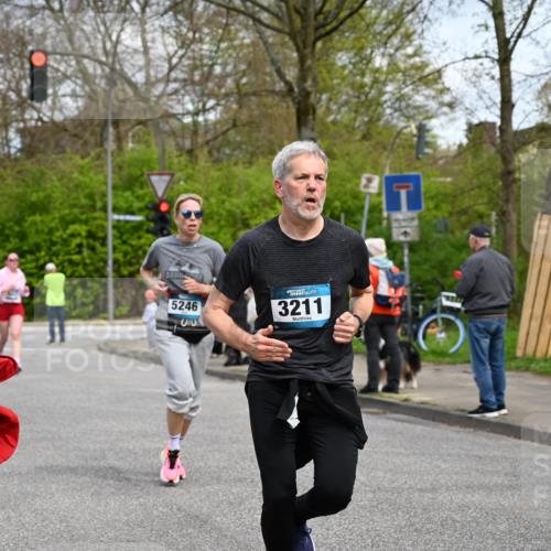 12.04.2026 - 45. Internationalen Wilhelmsburger Insellauf J. Mangold http://msf.ph/oto/9514139 12.04.2026 13:10:47 Ziel 5444, 5443, 5830, 5259, 3407, 3948, 3949, 4540, 2315, 5494, 4909, 5004, 4969, 5762, 4769, 4798, 4134, 4799, 5681, 2897, 3462, 5160, 5768, 3243, 4916, 5161, 3211, 5584, 4770, 5246, 2926, 2927, 5195, 4692, 5417, 5199, 2889, 2714, 4216, 4895, 3932, 2114, 2519, 2113, 2076, 4106, 3247, 5180, 3101, 3734, 4796 meine-sportfotos.de