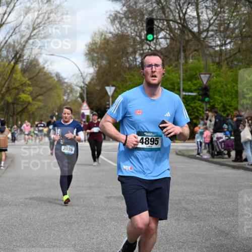 12.04.2026 - 45. Internationalen Wilhelmsburger Insellauf J. Mangold http://msf.ph/oto/9514153 12.04.2026 13:10:58 Ziel 4969, 5762, 4769, 4798, 4134, 4799, 5681, 2897, 3462, 5160, 5768, 3243, 4916, 5161, 3211, 5584, 4770, 5246, 2926, 2927, 5195, 4692, 5417, 5199, 2889, 2714, 4216, 4895, 3932, 2114, 2519, 2113, 2113, 2076, 4106, 3247, 5180, 3101, 3734, 4796, 4796, 2461, 4810, 3994, 4558, 3573, 4427, 2844, 3115, 4726, 4051, 2827, 2825, 4985 meine-sportfotos.de