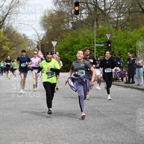 12.04.2026 - 45. Internationalen Wilhelmsburger Insellauf J. Mangold http://msf.ph/oto/9514201 12.04.2026 13:11:10 Ziel 4770, 5246, 2926, 2927, 5195, 4692, 5417, 5199, 2889, 2714, 4216, 4895, 3932, 2114, 2519, 2113, 2076, 4106, 3247, 5180, 3101, 3734, 4796, 4796, 2461, 4810, 3994, 4558, 3573, 4427, 2844, 3115, 4726, 4051, 2827, 2825, 4985, 4985, 4193, 3643, 5525, 5403, 2084, 5772, 3733, 4730, 3969, 3055, 4664 meine-sportfotos.de