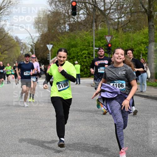12.04.2026 - 45. Internationalen Wilhelmsburger Insellauf J. Mangold http://msf.ph/oto/9514206 12.04.2026 13:11:10 Ziel 4770, 5246, 2926, 2927, 5195, 4692, 5417, 5199, 2889, 2714, 4216, 4895, 3932, 2114, 2519, 2113, 2076, 4106, 3247, 5180, 3101, 3734, 4796, 4796, 2461, 4810, 3994, 4558, 3573, 4427, 2844, 3115, 4726, 4051, 2827, 2825, 4985, 4985, 4193, 3643, 5525, 5403, 2084, 5772, 3733, 4730, 3969, 3055, 4664 meine-sportfotos.de