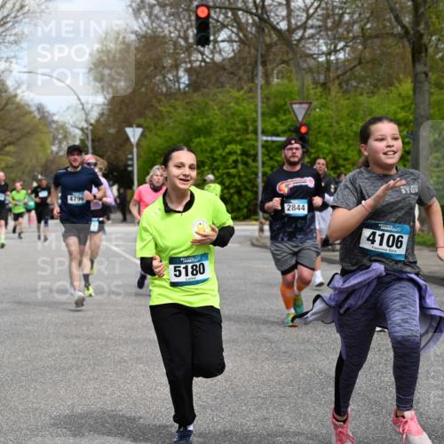 12.04.2026 - 45. Internationalen Wilhelmsburger Insellauf J. Mangold http://msf.ph/oto/9514208 12.04.2026 13:11:11 Ziel 5246, 2926, 2927, 5195, 4692, 5417, 5199, 2889, 2714, 4216, 4895, 3932, 2114, 2519, 2113, 2076, 4106, 3247, 5180, 3101, 3734, 4796, 2461, 4810, 3994, 4558, 3573, 4427, 2844, 3115, 4726, 4051, 2827, 2825, 4985, 4193, 3643, 5525, 5403, 2084, 5772, 3733, 4730, 3969, 3055, 4664, 2396, 3079 meine-sportfotos.de