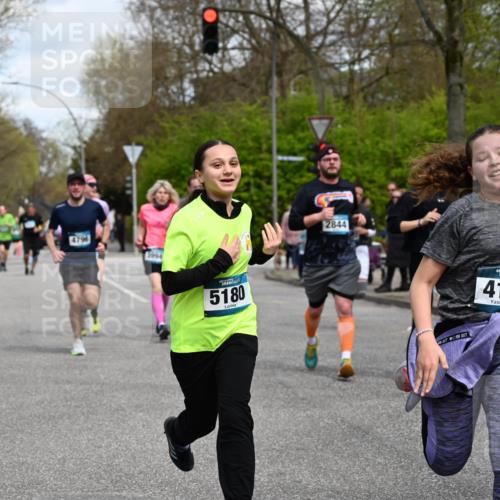 12.04.2026 - 45. Internationalen Wilhelmsburger Insellauf J. Mangold http://msf.ph/oto/9514210 12.04.2026 13:11:11 Ziel 5246, 2926, 2927, 5195, 4692, 5417, 5199, 2889, 2714, 4216, 4895, 3932, 2114, 2519, 2113, 2076, 4106, 3247, 5180, 3101, 3734, 4796, 2461, 4810, 3994, 4558, 3573, 4427, 2844, 3115, 4726, 4051, 2827, 2825, 4985, 4193, 3643, 5525, 5403, 2084, 5772, 3733, 4730, 3969, 3055, 4664, 2396, 3079 meine-sportfotos.de
