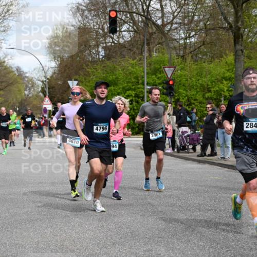 12.04.2026 - 45. Internationalen Wilhelmsburger Insellauf J. Mangold http://msf.ph/oto/9514219 12.04.2026 13:11:12 Ziel 2926, 2927, 5195, 4692, 5417, 5199, 2889, 2714, 4216, 4895, 3932, 2114, 2519, 2113, 2076, 4106, 3247, 5180, 3101, 3734, 4796, 2461, 4810, 3994, 4558, 3573, 4427, 2844, 3115, 4726, 4051, 2827, 2825, 4985, 4193, 4193, 3643, 5525, 5403, 2084, 5772, 3733, 4730, 3969, 3055, 4664, 2396, 3079 meine-sportfotos.de