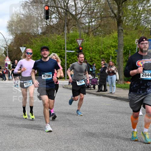 12.04.2026 - 45. Internationalen Wilhelmsburger Insellauf J. Mangold http://msf.ph/oto/9514222 12.04.2026 13:11:12 Ziel 2926, 2927, 5195, 4692, 5417, 5199, 2889, 2714, 4216, 4895, 3932, 2114, 2519, 2113, 2076, 4106, 3247, 5180, 3101, 3734, 4796, 2461, 4810, 3994, 4558, 3573, 4427, 2844, 3115, 4726, 4051, 2827, 2825, 4985, 4193, 4193, 3643, 5525, 5403, 2084, 5772, 3733, 4730, 3969, 3055, 4664, 2396, 3079 meine-sportfotos.de