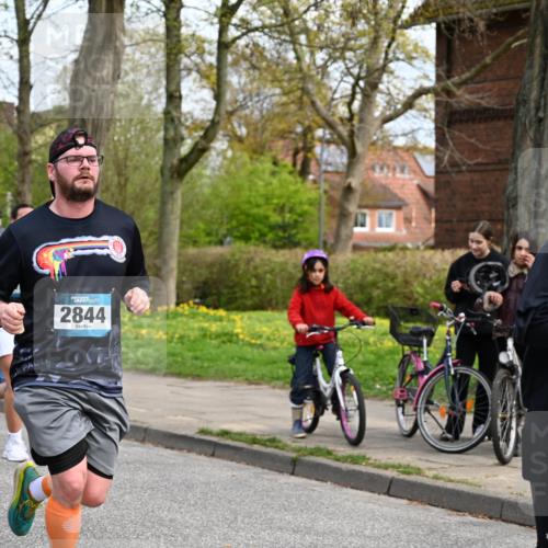 12.04.2026 - 45. Internationalen Wilhelmsburger Insellauf J. Mangold http://msf.ph/oto/9514226 12.04.2026 13:11:13 Ziel 2926, 2927, 5195, 4692, 5417, 5199, 2889, 2714, 4216, 4895, 3932, 2114, 2519, 2113, 2076, 4106, 3247, 5180, 3101, 3734, 4796, 2461, 4810, 2461, 4810, 3994, 4558, 3573, 4427, 2844, 3115, 4726, 4051, 2827, 2825, 4985, 4193, 3643, 5525, 5403, 3643, 5525, 5403, 2084, 5772, 3733, 4730, 3969, 3055, 4664, 2396, 3079, 3138 meine-sportfotos.de