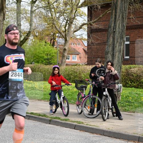 12.04.2026 - 45. Internationalen Wilhelmsburger Insellauf J. Mangold http://msf.ph/oto/9514228 12.04.2026 13:11:13 Ziel 2926, 2927, 5195, 4692, 5417, 5199, 2889, 2714, 4216, 4895, 3932, 2114, 2519, 2113, 2076, 4106, 3247, 5180, 3101, 3734, 4796, 2461, 4810, 2461, 4810, 3994, 4558, 3573, 4427, 2844, 3115, 4726, 4051, 2827, 2825, 4985, 4193, 3643, 5525, 5403, 3643, 5525, 5403, 2084, 5772, 3733, 4730, 3969, 3055, 4664, 2396, 3079, 3138 meine-sportfotos.de