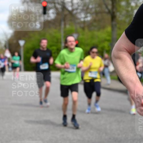 12.04.2026 - 45. Internationalen Wilhelmsburger Insellauf J. Mangold http://msf.ph/oto/9514259 12.04.2026 13:11:22 Ziel 3932, 2114, 2519, 2113, 2076, 4106, 3247, 5180, 3101, 3734, 4796, 2461, 4810, 3994, 4558, 3573, 4427, 2844, 3115, 4726, 4051, 2827, 2825, 4985, 4985, 4193, 3643, 5525, 5403, 2084, 5772, 3733, 4730, 3969, 3055, 4664, 2396, 3079, 3138, 5402, 2136, 4683, 5640, 4480, 4987, 2445, 4930 meine-sportfotos.de