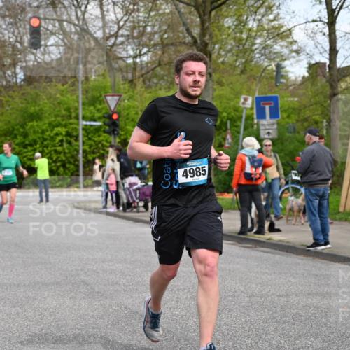 12.04.2026 - 45. Internationalen Wilhelmsburger Insellauf J. Mangold http://msf.ph/oto/9514270 12.04.2026 13:11:23 Ziel 2113, 2076, 4106, 3247, 5180, 3101, 3734, 4796, 2461, 4810, 3994, 4558, 3573, 4427, 2844, 3115, 4726, 4051, 2827, 2825, 4985, 4193, 3643, 5525, 5403, 2084, 5772, 3733, 4730, 3969, 3055, 4664, 2396, 3079, 2396, 3079, 3138, 5402, 2136, 4683, 5640, 4480, 4987, 2445, 4930, 2024 meine-sportfotos.de