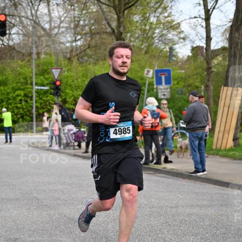 12.04.2026 - 45. Internationalen Wilhelmsburger Insellauf J. Mangold http://msf.ph/oto/9514271 12.04.2026 13:11:23 Ziel 2113, 2076, 4106, 3247, 5180, 3101, 3734, 4796, 2461, 4810, 3994, 4558, 3573, 4427, 2844, 3115, 4726, 4051, 2827, 2825, 4985, 4193, 3643, 5525, 5403, 2084, 5772, 3733, 4730, 3969, 3055, 4664, 2396, 3079, 2396, 3079, 3138, 5402, 2136, 4683, 5640, 4480, 4987, 2445, 4930, 2024 meine-sportfotos.de