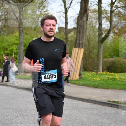 12.04.2026 - 45. Internationalen Wilhelmsburger Insellauf J. Mangold http://msf.ph/oto/9514276 12.04.2026 13:11:24 Ziel 2076, 4106, 3247, 5180, 3101, 3734, 4796, 2461, 4810, 3994, 4558, 3573, 4427, 2844, 3115, 4726, 4051, 2827, 2825, 4985, 4193, 4193, 3643, 5525, 5403, 2084, 5772, 3733, 4730, 3969, 3055, 4664, 2396, 3079, 3138, 5402, 2136, 4683, 5640, 4480, 4987, 2445, 4930, 2024 meine-sportfotos.de