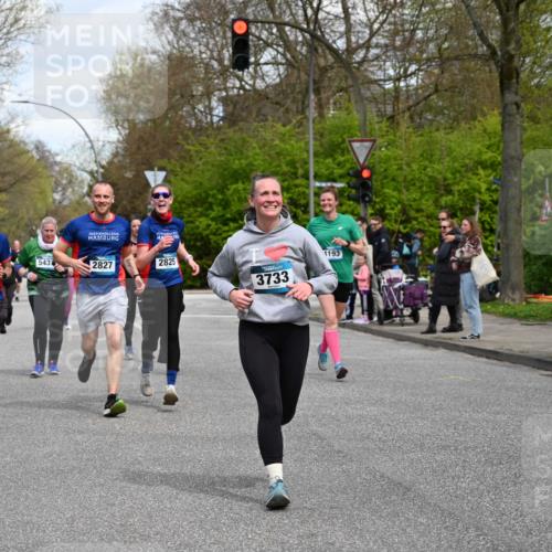 12.04.2026 - 45. Internationalen Wilhelmsburger Insellauf J. Mangold http://msf.ph/oto/9514288 12.04.2026 13:11:26 Ziel 2076, 4106, 3247, 5180, 3101, 3734, 4796, 2461, 4810, 3994, 4558, 3573, 4427, 2844, 3115, 4726, 4051, 2827, 2825, 4985, 4193, 3643, 5525, 5403, 2084, 5772, 2084, 5772, 3733, 4730, 3969, 3055, 4664, 2396, 3079, 3138, 5402, 5402, 2136, 4683, 5640, 4480, 4987, 2445, 4930, 2024, 4328 meine-sportfotos.de