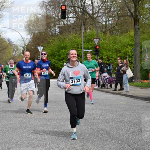 12.04.2026 - 45. Internationalen Wilhelmsburger Insellauf J. Mangold http://msf.ph/oto/9514289 12.04.2026 13:11:26 Ziel 2076, 4106, 3247, 5180, 3101, 3734, 4796, 2461, 4810, 3994, 4558, 3573, 4427, 2844, 3115, 4726, 4051, 2827, 2825, 4985, 4193, 3643, 5525, 5403, 2084, 5772, 2084, 5772, 3733, 4730, 3969, 3055, 4664, 2396, 3079, 3138, 5402, 5402, 2136, 4683, 5640, 4480, 4987, 2445, 4930, 2024, 4328 meine-sportfotos.de