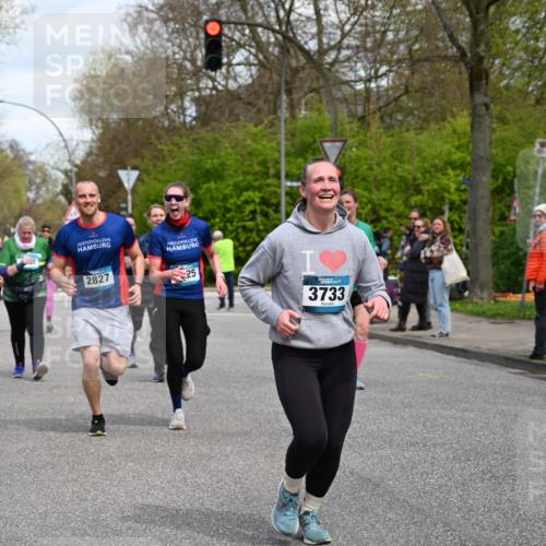 12.04.2026 - 45. Internationalen Wilhelmsburger Insellauf J. Mangold http://msf.ph/oto/9514294 12.04.2026 13:11:26 Ziel 2076, 4106, 3247, 5180, 3101, 3734, 4796, 2461, 4810, 3994, 4558, 3573, 4427, 2844, 3115, 4726, 4051, 2827, 2825, 4985, 4193, 3643, 5525, 5403, 2084, 5772, 2084, 5772, 3733, 4730, 3969, 3055, 4664, 2396, 3079, 3138, 5402, 5402, 2136, 4683, 5640, 4480, 4987, 2445, 4930, 2024, 4328 meine-sportfotos.de