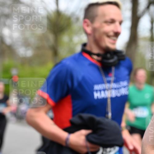 12.04.2026 - 45. Internationalen Wilhelmsburger Insellauf J. Mangold http://msf.ph/oto/9514323 12.04.2026 13:11:29 Ziel 5180, 3101, 3734, 4796, 2461, 4810, 3994, 4558, 3573, 4427, 2844, 3115, 4726, 4051, 2827, 2825, 4985, 4193, 3643, 5525, 5403, 2084, 5772, 3733, 4730, 3969, 3055, 4664, 2396, 3079, 3138, 5402, 2136, 4683, 5640, 4480, 4987, 2445, 4930, 2024, 4328, 4276, 5031, 4532, 2742 meine-sportfotos.de