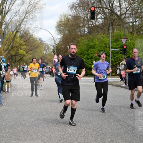 12.04.2026 - 45. Internationalen Wilhelmsburger Insellauf J. Mangold http://msf.ph/oto/9514372 12.04.2026 13:11:36 Ziel 2461, 4810, 3994, 4558, 3573, 4427, 2844, 3115, 4726, 4051, 2827, 2825, 4985, 4193, 3643, 5525, 5403, 2084, 5772, 3733, 4730, 3969, 3055, 4664, 2396, 3079, 3138, 5402, 2136, 4683, 5640, 4480, 4987, 2445, 4930, 2024, 4328, 4276, 5031, 4532, 2742, 5437 meine-sportfotos.de