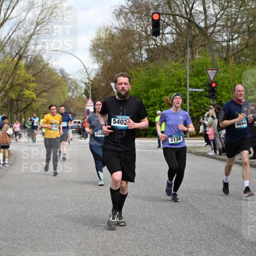 12.04.2026 - 45. Internationalen Wilhelmsburger Insellauf J. Mangold http://msf.ph/oto/9514373 12.04.2026 13:11:36 Ziel 2461, 4810, 3994, 4558, 3573, 4427, 2844, 3115, 4726, 4051, 2827, 2825, 4985, 4193, 3643, 5525, 5403, 2084, 5772, 3733, 4730, 3969, 3055, 4664, 2396, 3079, 3138, 5402, 2136, 4683, 5640, 4480, 4987, 2445, 4930, 2024, 4328, 4276, 5031, 4532, 2742, 5437 meine-sportfotos.de