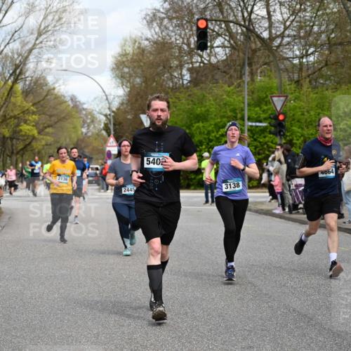 12.04.2026 - 45. Internationalen Wilhelmsburger Insellauf J. Mangold http://msf.ph/oto/9514374 12.04.2026 13:11:36 Ziel 2461, 4810, 3994, 4558, 3573, 4427, 2844, 3115, 4726, 4051, 2827, 2825, 4985, 4193, 3643, 5525, 5403, 2084, 5772, 3733, 4730, 3969, 3055, 4664, 2396, 3079, 3138, 5402, 2136, 4683, 5640, 4480, 4987, 2445, 4930, 2024, 4328, 4276, 5031, 4532, 2742, 5437 meine-sportfotos.de