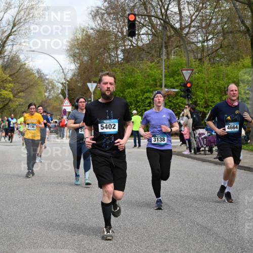 12.04.2026 - 45. Internationalen Wilhelmsburger Insellauf J. Mangold http://msf.ph/oto/9514376 12.04.2026 13:11:36 Ziel 2461, 4810, 3994, 4558, 3573, 4427, 2844, 3115, 4726, 4051, 2827, 2825, 4985, 4193, 3643, 5525, 5403, 2084, 5772, 3733, 4730, 3969, 3055, 4664, 2396, 3079, 3138, 5402, 2136, 4683, 5640, 4480, 4987, 2445, 4930, 2024, 4328, 4276, 5031, 4532, 2742, 5437 meine-sportfotos.de