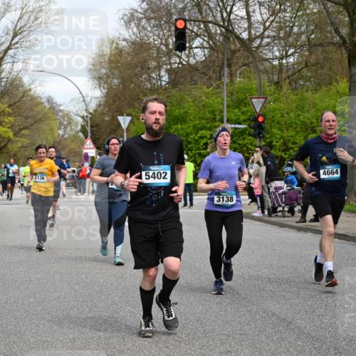 12.04.2026 - 45. Internationalen Wilhelmsburger Insellauf J. Mangold http://msf.ph/oto/9514377 12.04.2026 13:11:36 Ziel 2461, 4810, 3994, 4558, 3573, 4427, 2844, 3115, 4726, 4051, 2827, 2825, 4985, 4193, 3643, 5525, 5403, 2084, 5772, 3733, 4730, 3969, 3055, 4664, 2396, 3079, 3138, 5402, 2136, 4683, 5640, 4480, 4987, 2445, 4930, 2024, 4328, 4276, 5031, 4532, 2742, 5437 meine-sportfotos.de