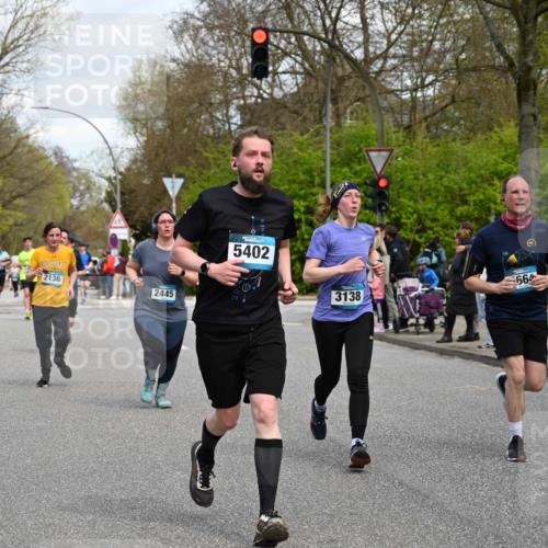 12.04.2026 - 45. Internationalen Wilhelmsburger Insellauf J. Mangold http://msf.ph/oto/9514379 12.04.2026 13:11:37 Ziel 2461, 4810, 3994, 4558, 3573, 4427, 2844, 3115, 4726, 4051, 2827, 2825, 4985, 4193, 3643, 5525, 5403, 2084, 5772, 3733, 4730, 3969, 3055, 4664, 2396, 3079, 3138, 3138, 5402, 2136, 4683, 5640, 4480, 4987, 2445, 4930, 2024, 4328, 4328, 4276, 5031, 4532, 2742, 5437 meine-sportfotos.de