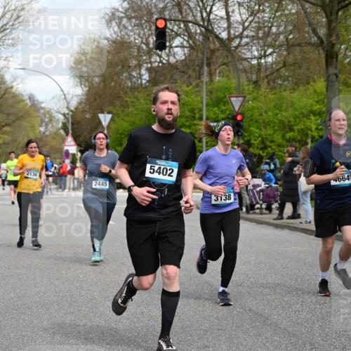 12.04.2026 - 45. Internationalen Wilhelmsburger Insellauf J. Mangold http://msf.ph/oto/9514380 12.04.2026 13:11:37 Ziel 2461, 4810, 3994, 4558, 3573, 4427, 2844, 3115, 4726, 4051, 2827, 2825, 4985, 4193, 3643, 5525, 5403, 2084, 5772, 3733, 4730, 3969, 3055, 4664, 2396, 3079, 3138, 3138, 5402, 2136, 4683, 5640, 4480, 4987, 2445, 4930, 2024, 4328, 4328, 4276, 5031, 4532, 2742, 5437 meine-sportfotos.de
