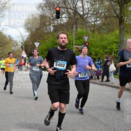 12.04.2026 - 45. Internationalen Wilhelmsburger Insellauf J. Mangold http://msf.ph/oto/9514381 12.04.2026 13:11:37 Ziel 2461, 4810, 3994, 4558, 3573, 4427, 2844, 3115, 4726, 4051, 2827, 2825, 4985, 4193, 3643, 5525, 5403, 2084, 5772, 3733, 4730, 3969, 3055, 4664, 2396, 3079, 3138, 3138, 5402, 2136, 4683, 5640, 4480, 4987, 2445, 4930, 2024, 4328, 4328, 4276, 5031, 4532, 2742, 5437 meine-sportfotos.de