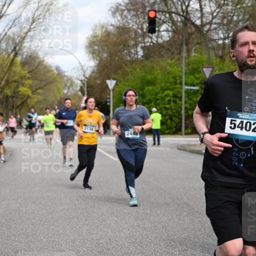12.04.2026 - 45. Internationalen Wilhelmsburger Insellauf J. Mangold http://msf.ph/oto/9514384 12.04.2026 13:11:38 Ziel 2461, 4810, 3994, 4558, 3573, 4427, 2844, 3115, 4726, 4051, 2827, 2825, 4985, 4193, 3643, 5525, 5403, 2084, 5772, 3733, 4730, 3969, 3055, 4664, 2396, 3079, 3138, 5402, 5402, 2136, 4683, 5640, 4480, 4987, 2445, 4930, 2024, 4328, 4276, 5031, 4532, 2742, 5437, 4847, 4846 meine-sportfotos.de