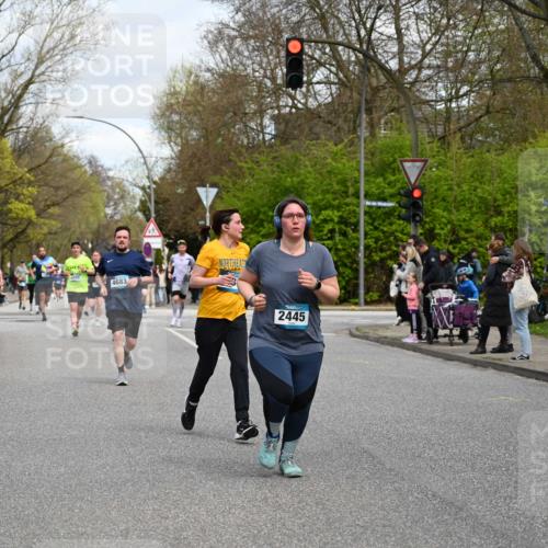 12.04.2026 - 45. Internationalen Wilhelmsburger Insellauf J. Mangold http://msf.ph/oto/9514390 12.04.2026 13:11:38 Ziel 2461, 4810, 3994, 4558, 3573, 4427, 2844, 3115, 4726, 4051, 2827, 2825, 4985, 4193, 3643, 5525, 5403, 2084, 5772, 3733, 4730, 3969, 3055, 4664, 2396, 3079, 3138, 5402, 5402, 2136, 4683, 5640, 4480, 4987, 2445, 4930, 2024, 4328, 4276, 5031, 4532, 2742, 5437, 4847, 4846 meine-sportfotos.de