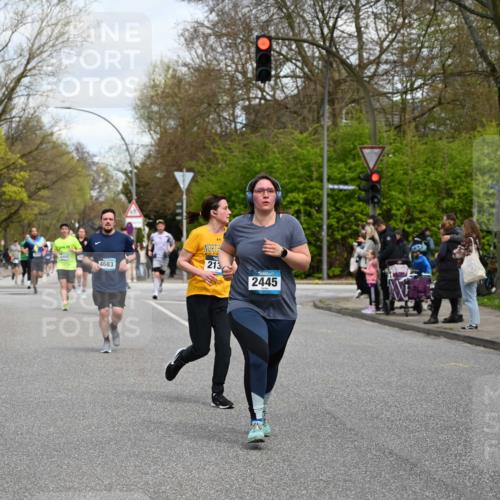 12.04.2026 - 45. Internationalen Wilhelmsburger Insellauf J. Mangold http://msf.ph/oto/9514391 12.04.2026 13:11:38 Ziel 2461, 4810, 3994, 4558, 3573, 4427, 2844, 3115, 4726, 4051, 2827, 2825, 4985, 4193, 3643, 5525, 5403, 2084, 5772, 3733, 4730, 3969, 3055, 4664, 2396, 3079, 3138, 5402, 5402, 2136, 4683, 5640, 4480, 4987, 2445, 4930, 2024, 4328, 4276, 5031, 4532, 2742, 5437, 4847, 4846 meine-sportfotos.de