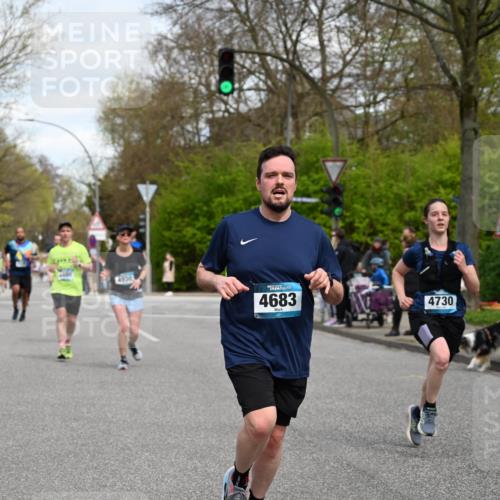 12.04.2026 - 45. Internationalen Wilhelmsburger Insellauf J. Mangold http://msf.ph/oto/9514420 12.04.2026 13:11:41 Ziel 3573, 4427, 2844, 3115, 4726, 4051, 2827, 2825, 4985, 4193, 3643, 5525, 5403, 2084, 5772, 3733, 4730, 3969, 3055, 4664, 2396, 3079, 3138, 5402, 2136, 4683, 5640, 4480, 4987, 2445, 4930, 2024, 4328, 4276, 5031, 4532, 2742, 5437, 4847, 4846, 4850 meine-sportfotos.de