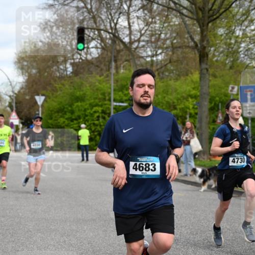 12.04.2026 - 45. Internationalen Wilhelmsburger Insellauf J. Mangold http://msf.ph/oto/9514424 12.04.2026 13:11:42 Ziel 4427, 2844, 3115, 4726, 4051, 2827, 2825, 4985, 4193, 3643, 5525, 5403, 2084, 5772, 3733, 4730, 3969, 3055, 4664, 2396, 3079, 3138, 5402, 2136, 4683, 5640, 5640, 4480, 4987, 2445, 4930, 2024, 4328, 4276, 5031, 4532, 2742, 5437, 4847, 4846, 4850 meine-sportfotos.de